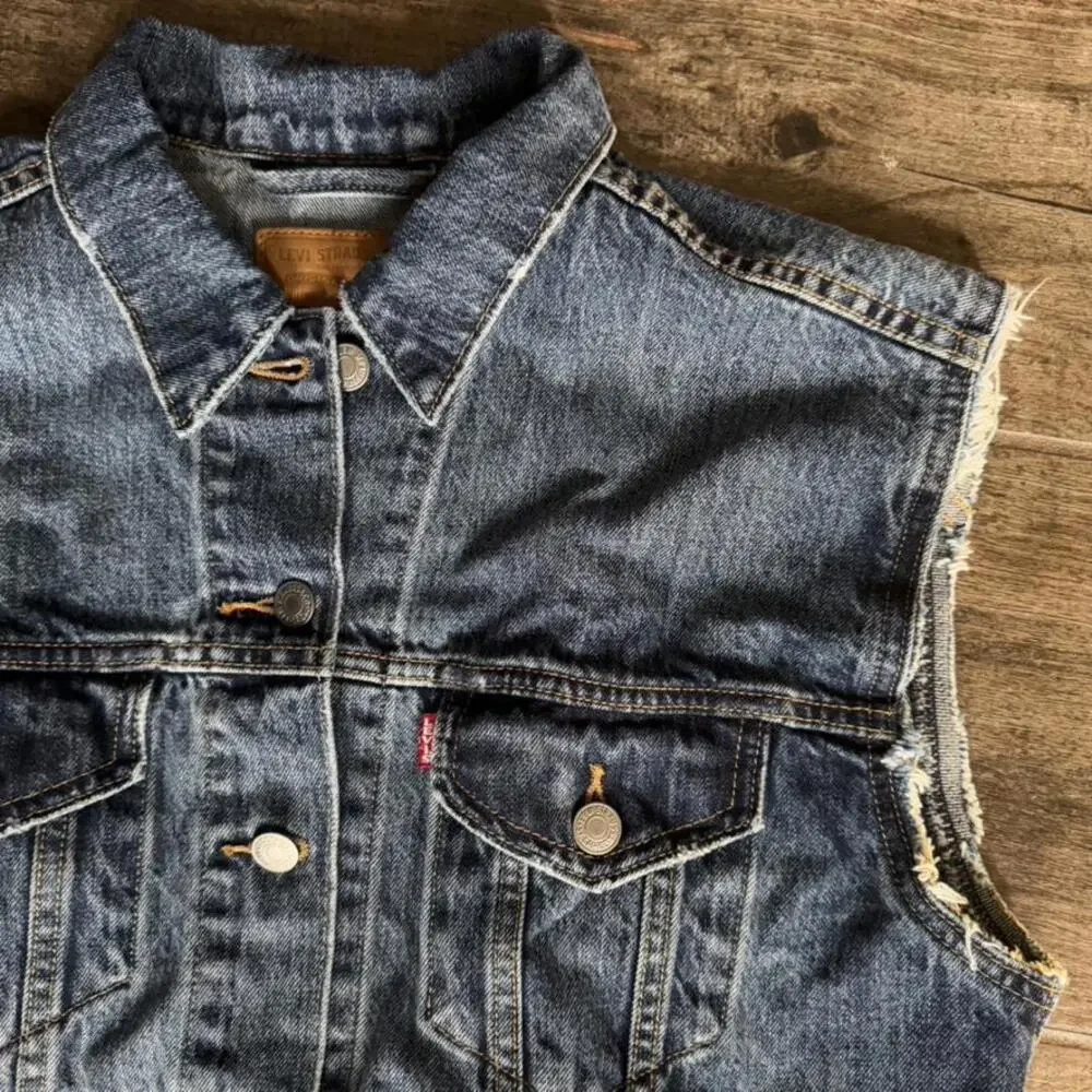 Levis levi sleeveless